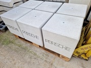 Vyrábali sme betónové kocky s logom Porsche, ktoré môžete vidieť pri továrni v Hornej Strede na Slovensku.