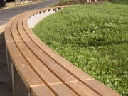 Detail oblúkovej lavičky