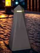 Stĺpik s odrazkou v noci svieti ako skutočný maják